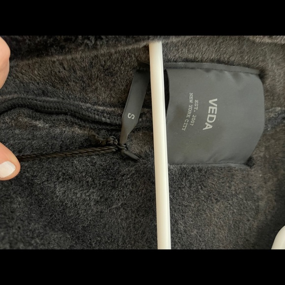 VEDA shearling and leather vest - Picture 5 of 10